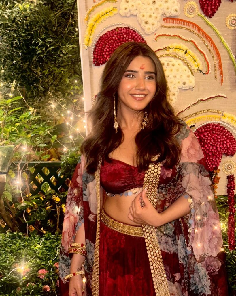 40+ Top Roshni Walia Hot and Sexy Pictures: Bikini Images of [Roshni Walia]