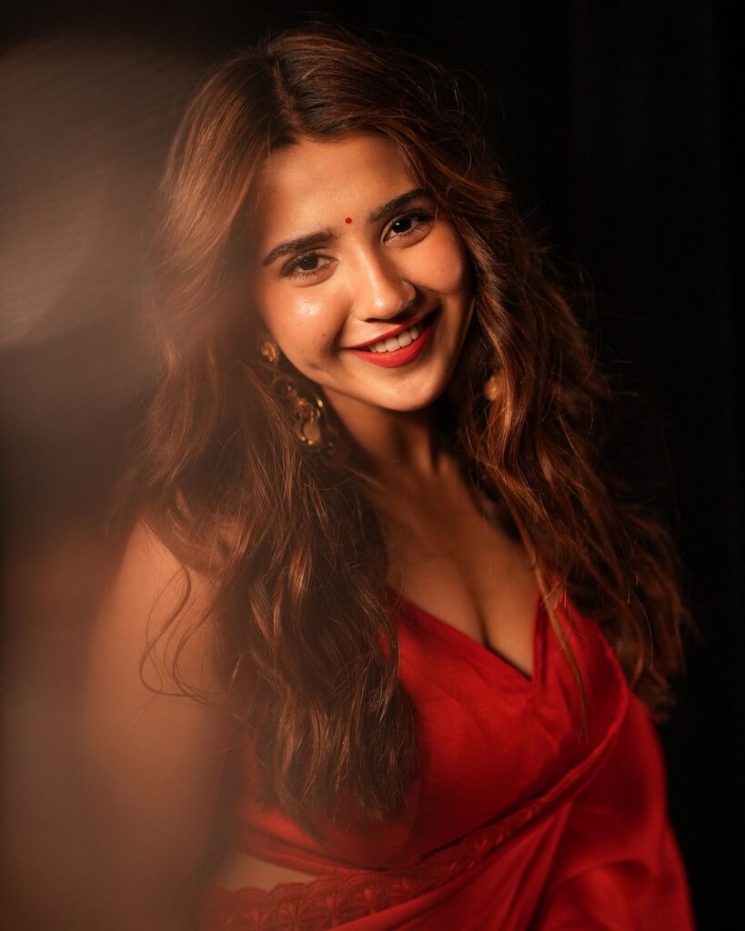 40+ Top Roshni Walia Hot and Sexy Pictures: Bikini Images of [Roshni Walia]